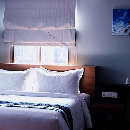 Hotel Azure Янгон Екстериор снимка