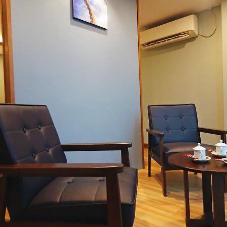 Hotel Azure Янгон Екстериор снимка