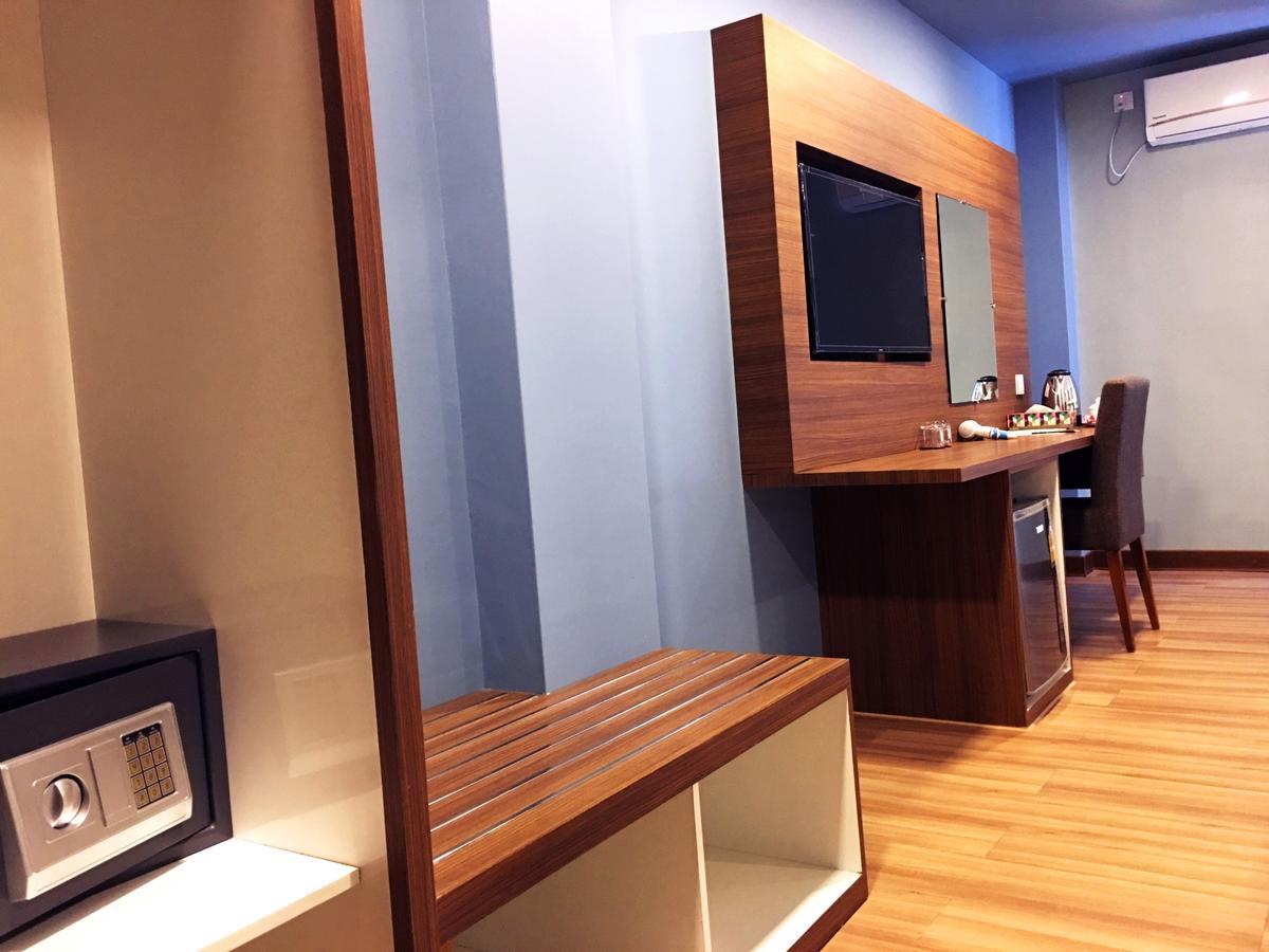Hotel Azure Янгон Екстериор снимка