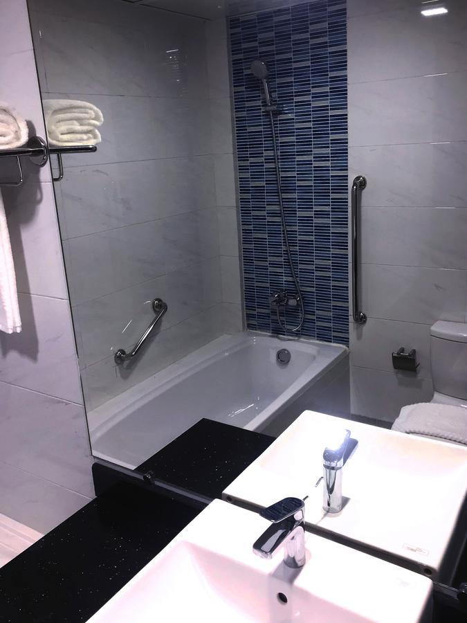 Hotel Azure Янгон Екстериор снимка