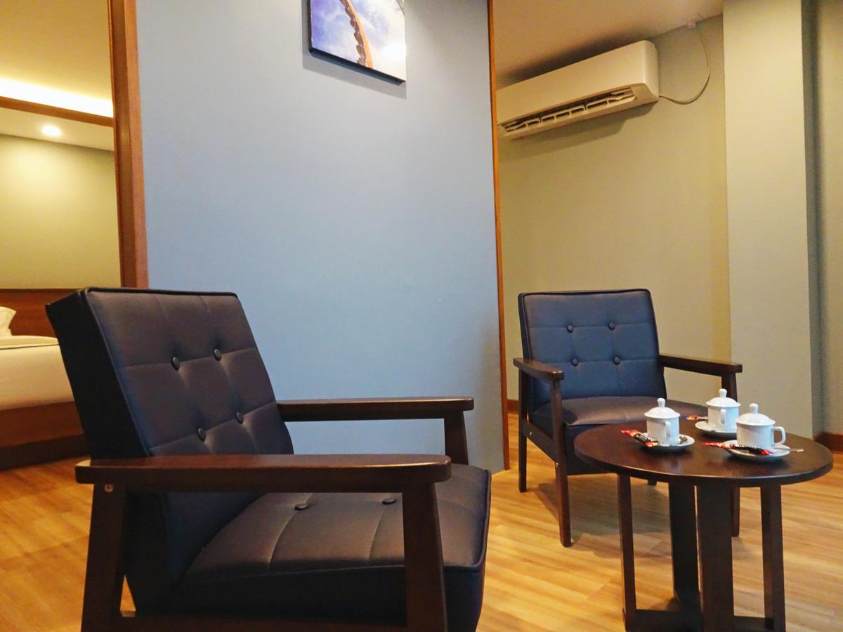 Hotel Azure Янгон Екстериор снимка