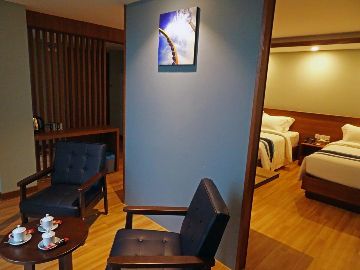 Hotel Azure Янгон Екстериор снимка