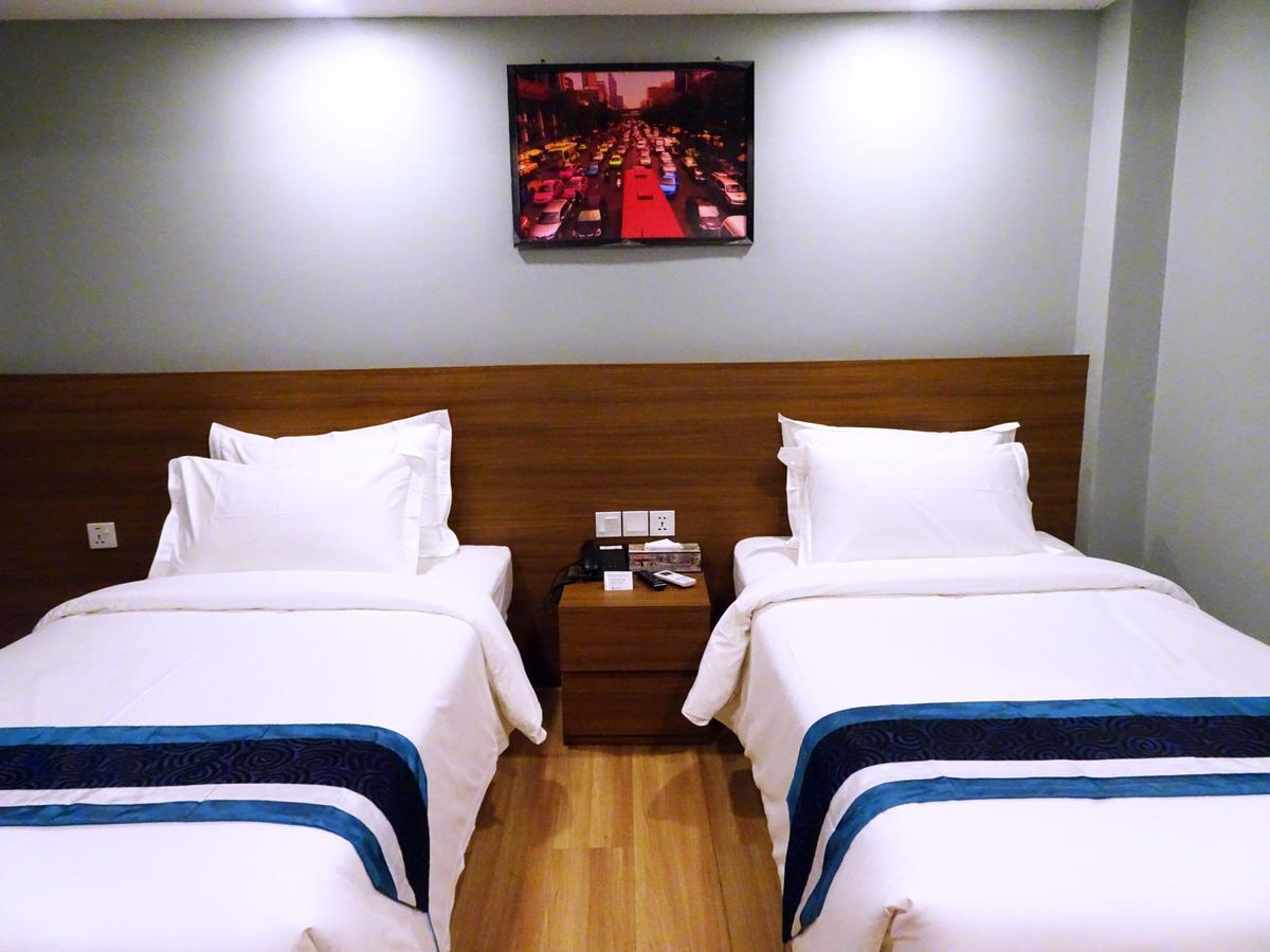Hotel Azure Янгон Екстериор снимка