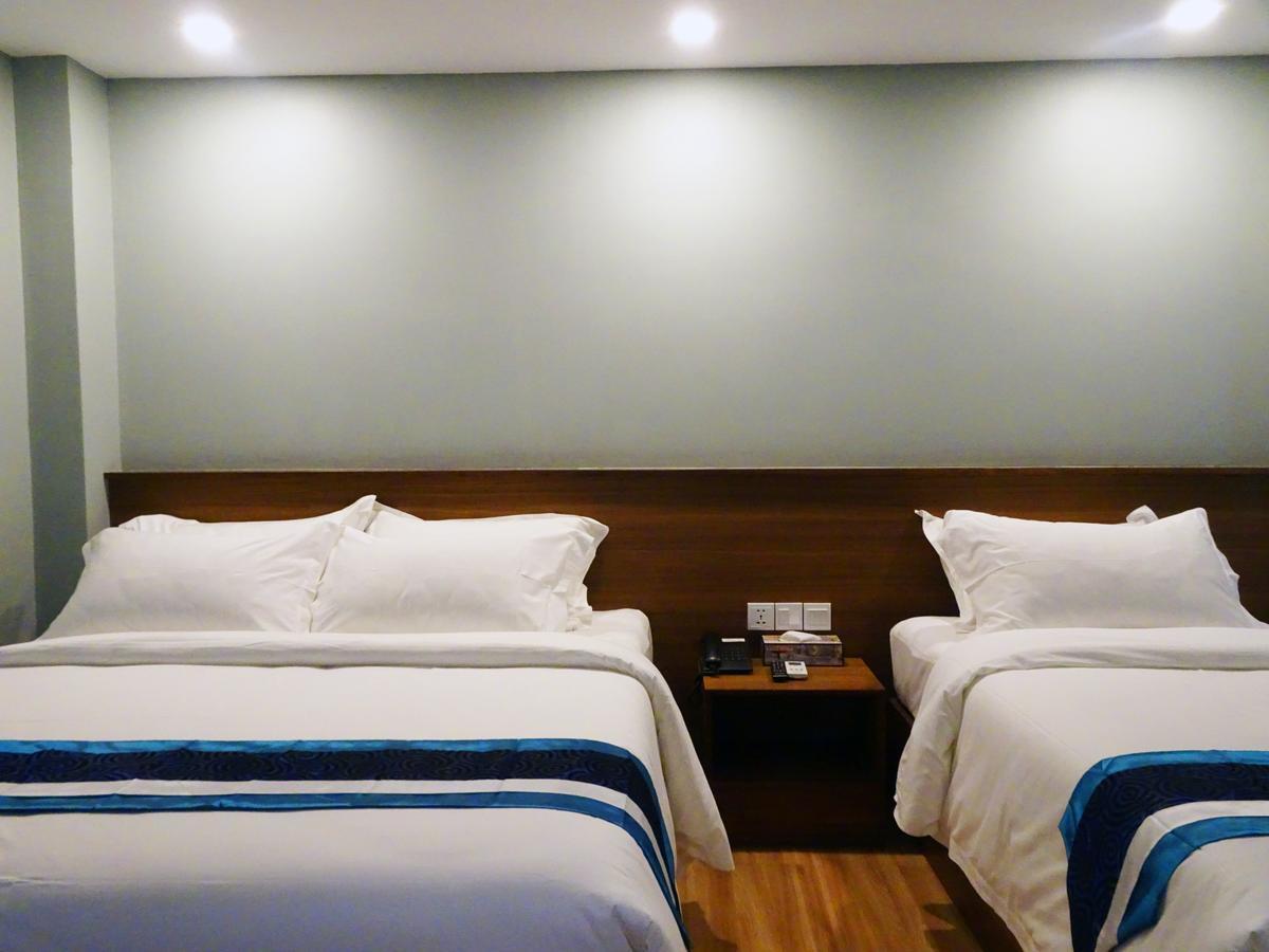 Hotel Azure Янгон Екстериор снимка