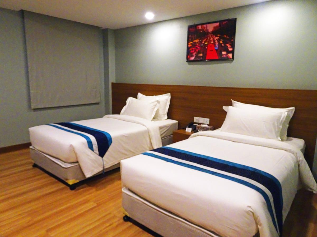Hotel Azure Янгон Екстериор снимка